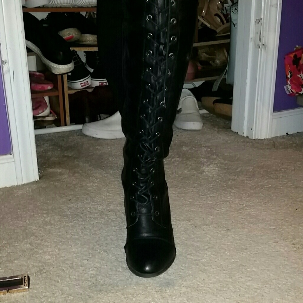 Black knée high boots
